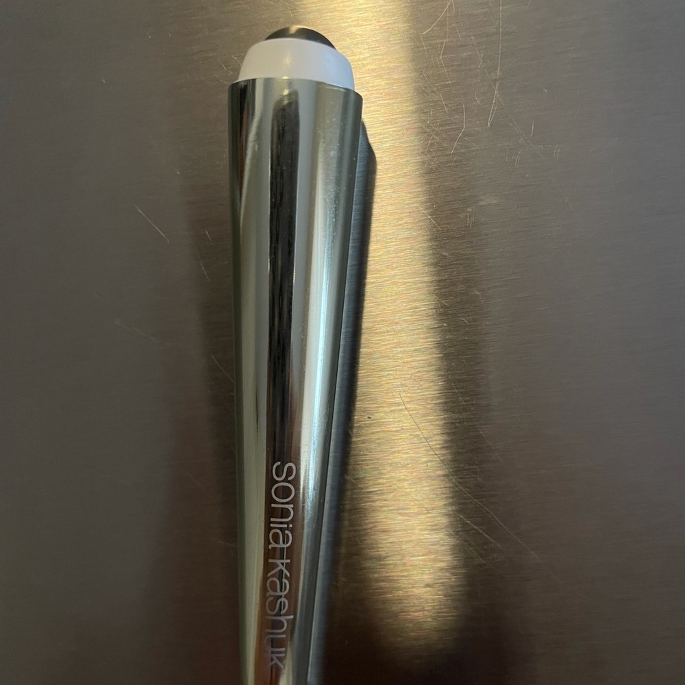 Eye roller